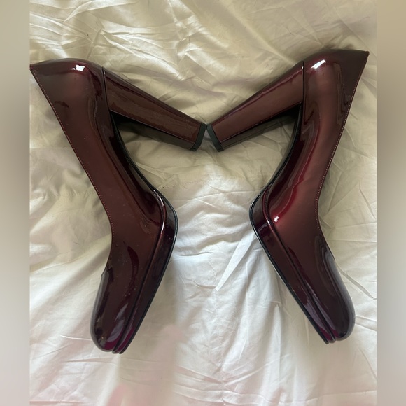 NWOT Gorgeous Stuart Weitzman Heels - Picture 4 of 5